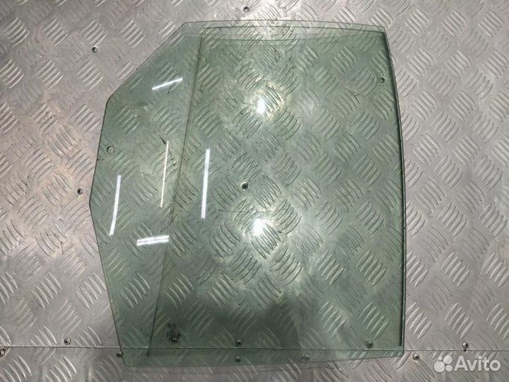 Стекло двери заднее правое Bmw M5