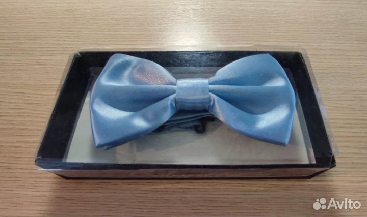 Новая галстук-бабочка с платком в коробке