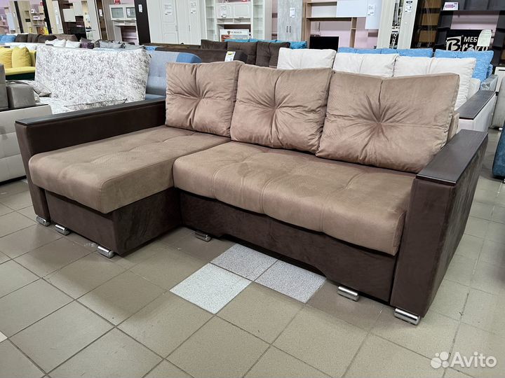 Диван вместительный