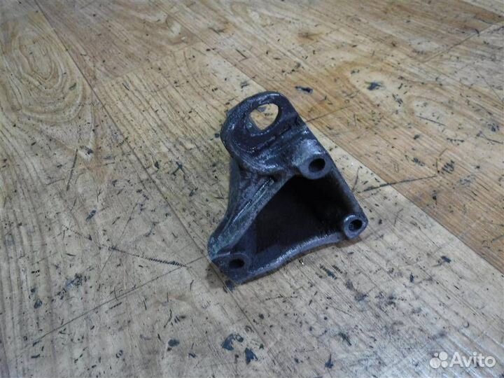 Кронштейн кпп Audi 100/200 44 1983-1991