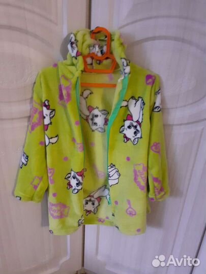 Халат новый примерно на 2-4 года