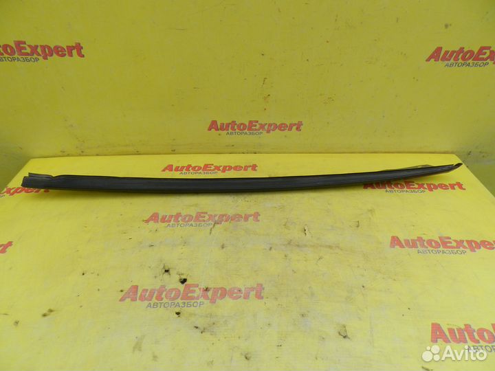 Молдинг лобового стекла левый Nissan Almera Classi