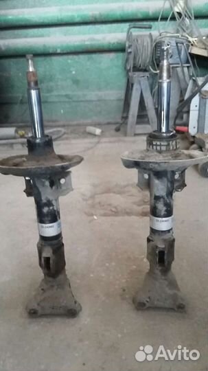 Стойки передние мерседес С-180 2008г