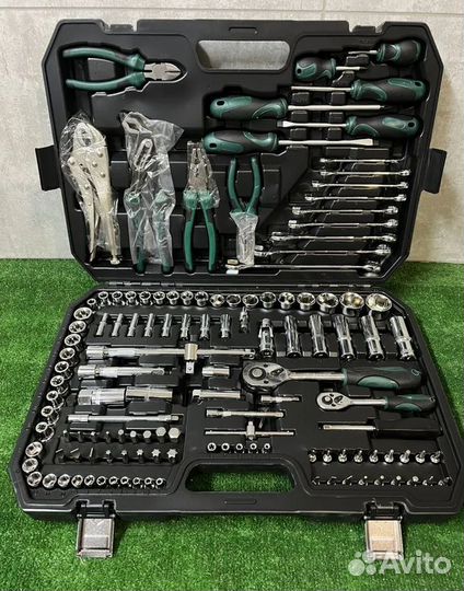 Наборы инструментов в ассортименте