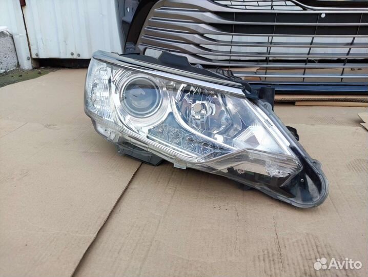 Фара правая оригинал на Тойота Камри 55 2014-2018