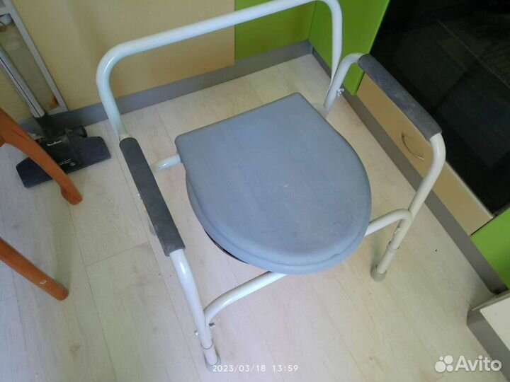 Кресло инвалидное с санитарным оснащением