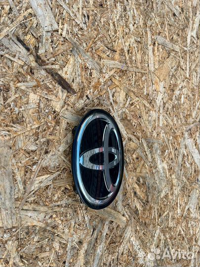 Знак Toyota camry v70