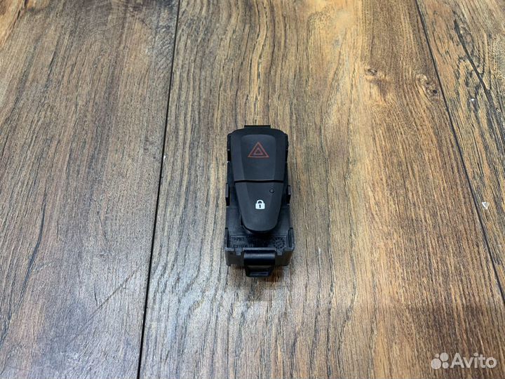Renault Logan 2 Кнопка аварийной сигнализации