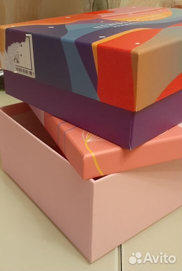 Коробки картонные с бумагой тишью