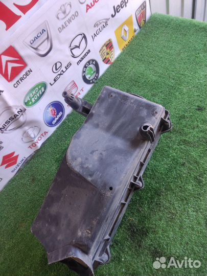 Корпус воздушного фильтра Ford Mondeo 3 1.8