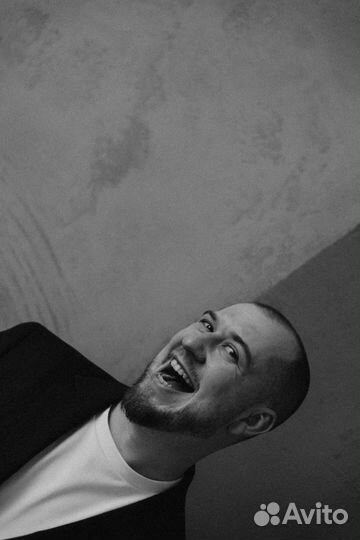 Ведущий Антон Петрухин