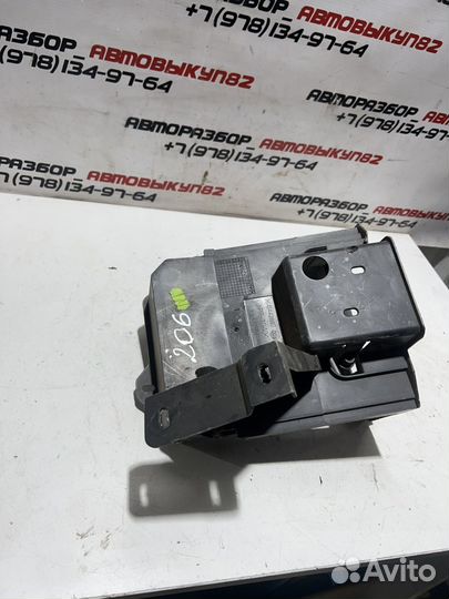 Корпус блока предохранителей Peugeot 206