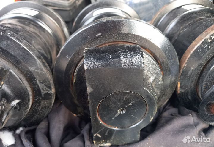 Каток опорный Hitachi