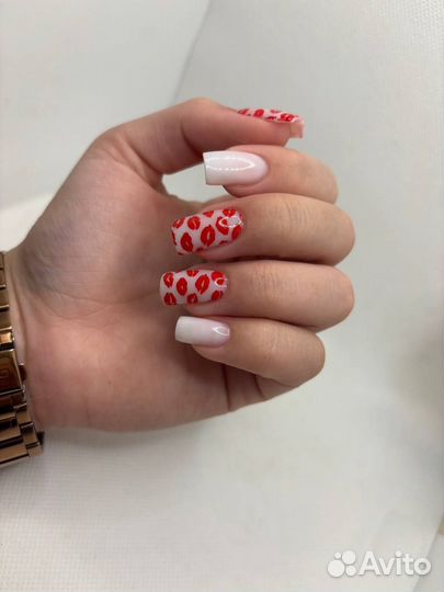 Модель на маникюр