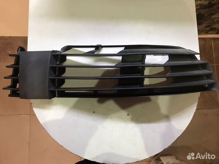 Решетка переднего бампера VW passat