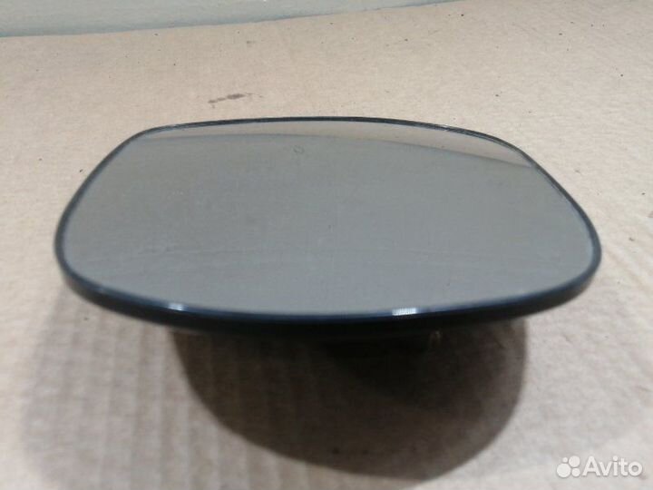 Стекло зеркала переднее левое Toyota Land Cruiser