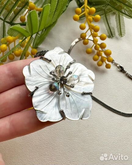 Брошь кулон перламутр