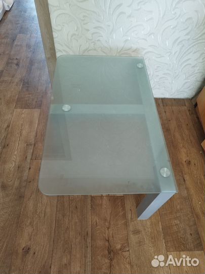 Столик стеклянный под телевизор