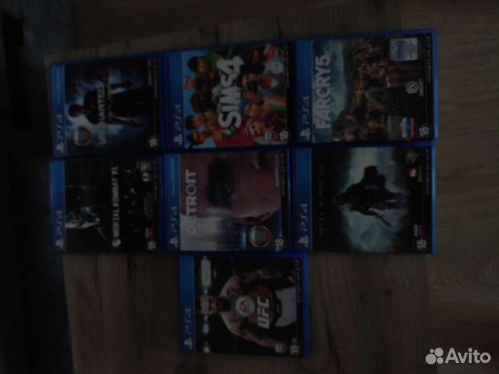 Игры и контроллер на PS4