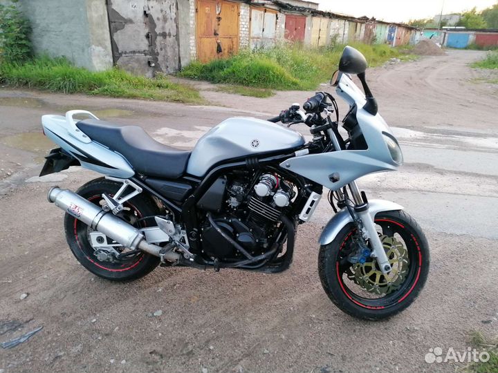 Yamaha FZS 600