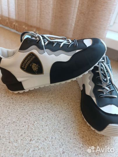 Новые кроссовки. Размер 42