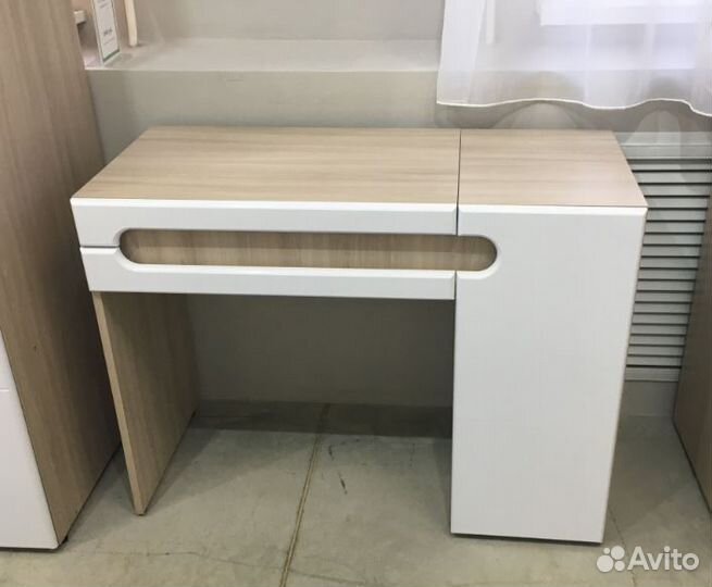 Стол туалетный с откидной крышкой