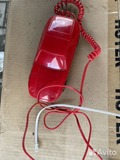 Проводной телефон в виде машины