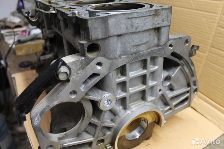 Блок цилиндров 4b12