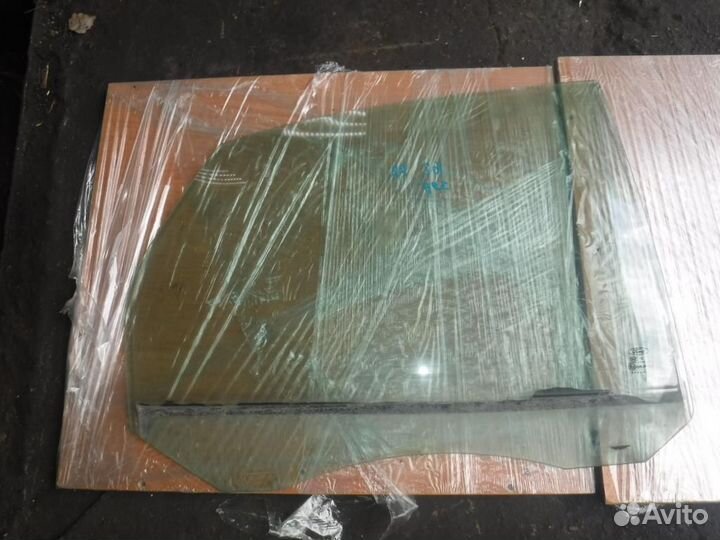 Стекло двери задней правой Focus 2 дорест