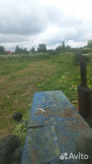 Покос травы трактором