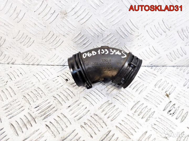 Патрубок воздушного фильтра Audi A4 B7 06B133356S