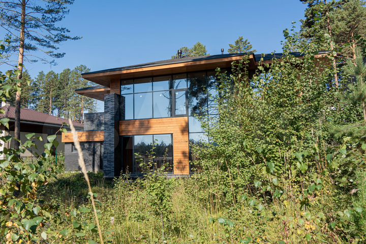 Коттедж 228,8 м² на участке 10 сот.