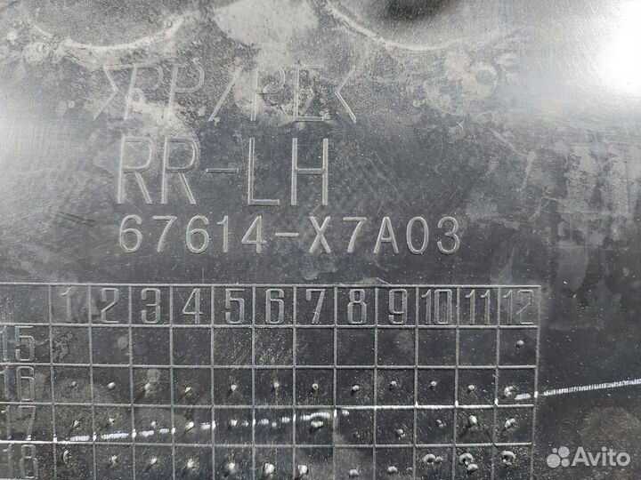 Обшивка двери задняя L G8 toyota Hilux (2015- 2020