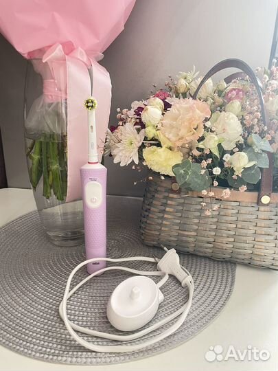 Электрическая зубная щетка Oral-B