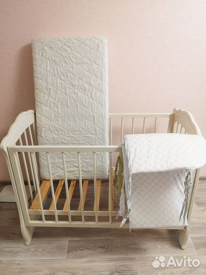 Кроватка детская с матрасом