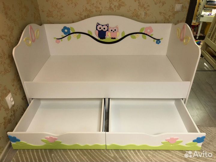 Комплект мебели детской спальни - шкаф и кровать