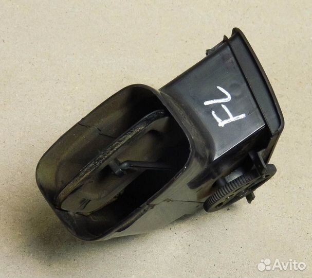 Дефлектор воздушный левый Audi 100 C3