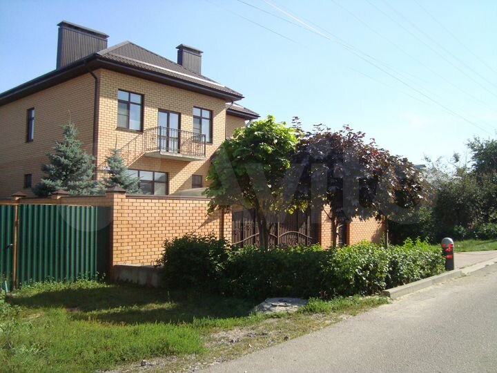 Коттедж 353 м² на участке 6 сот.