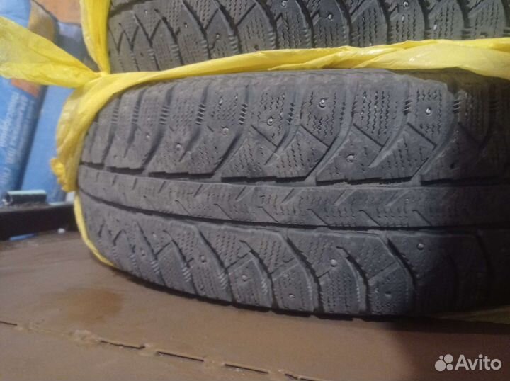 Bridgestone Ice Cruiser 5000 215/70 R16 100T