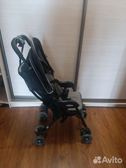 Прогулочная коляска трость Combi