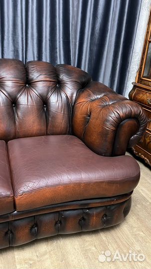 Кожаный диван в стиле Честерфилд. Англия