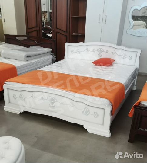 Кровать массив