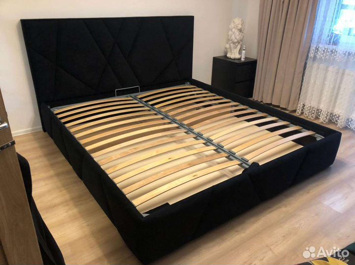 Кровать двухспальная с подьемным механизмом