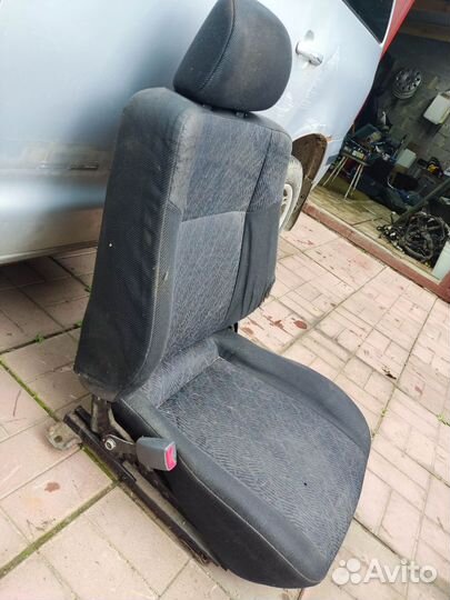 Сиденье левое Mitsubishi Colt 5