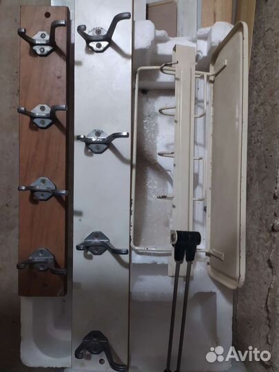 Вешалки настенные разные