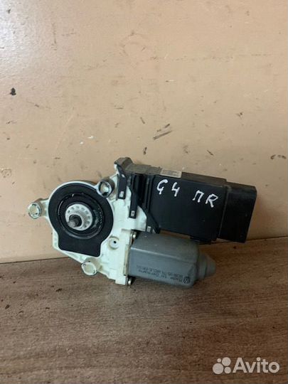 Моторчик стеклоподъемника передний правый Golf IV