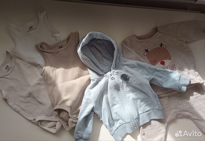 Одежда пакетом на 2-4 мес боди-маечки H&M