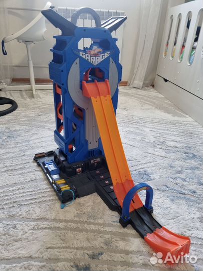 HOT wheels FTB68 Сити Мега Гараж