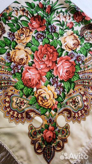 Платок шаль кремового цвета 150х150 см