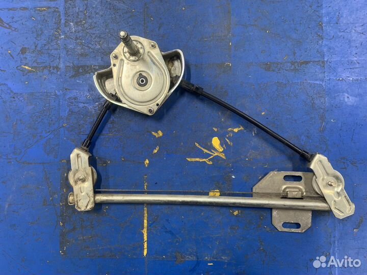 Стеклоподъемник задней правой двери приора